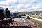 camion de despojos cortando la autovida de Ciudad Rodrigo a Salamanca